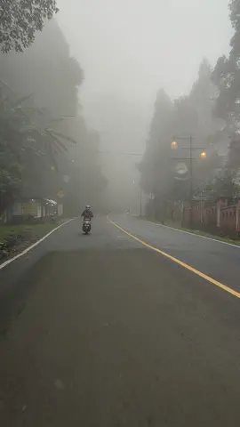 ning angin tak titipne roso kangen marang sliramu.