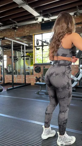 #gymgirl #fitnessmotivation #GymLife #GymTok #stayfocused 