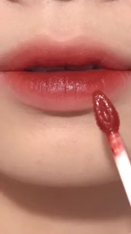 V06💄 What a hot shade🔥💋 #pinkflash #pinkflashbeauty #ombrelips #velvetliptint #liptint #CeritaKeluarga  #CeritaKeluargawithFamilyTheme 