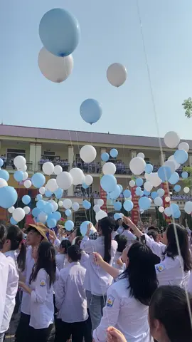 Bay cao bay xa nhéee #kiniemtuoihoctro #minhkhai #12D2 #thanhxuan 