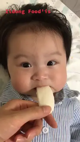 Măm măm, Yêu yêu! ❤️❤️❤️ Trông em bé tập ăn dặm với bánh gạo hữu cơ Ildong ghét quá đi thôi! #ildong #ildongfoodis #bánhăndặm #banhandamildonghanquoc #andamildong #banhandamildonghanquoc #bánhăndặmildong #bánhăndặmchobé #bánhăndặmAYIYUM #bánhăndặmngon #đồăndặm #thựcphẩmăndặm #ăndặm 