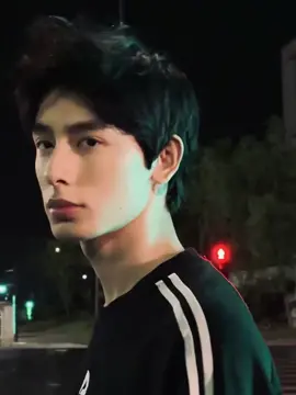 我一直想着你当我委屈,因为我想你会站在我身边