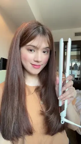 Curling hair with straightener  ✨ hope u guys like this 🥰🫶🏻 #haircurlingtutorial #curlyhair #hairtutorial #hairtips #fyp #foryourpage #fypシ 