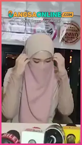 Inara Rusli sedang menghadapi masalah rumah tangga dengan musisi Virgoun. Saat proses perceraian sedang berlangsung, ia membuat keputusan mengejutkan dengan melepas cadarnya. Keputusan tersebut diambil karena Inara membutuhkan penghasilan untuk membiayai anak-anaknya. Oleh karena itu, ia membuka cadarnya untuk pertama kalinya di depan awak media. 