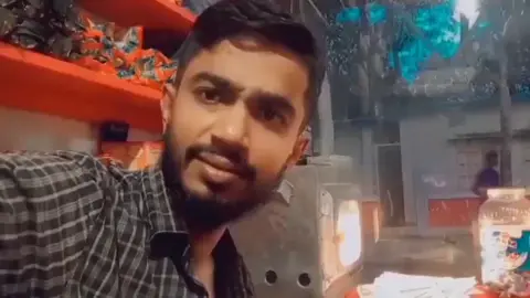 বাহিরে জ্বলন্ত আগুন তো আমরা সবাই দেখতে পাই #কিন্তু একটা মানুষের মনে যে আগুন জ্বলে সেটাকি আমরা কেউও দেখতে পাই #@TikTok Bangladesh #@For You #@Manik Miah #@🍁🍁🍁omi🍁🍁🍁 