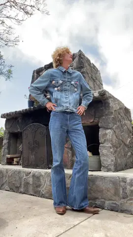 pins pins pins #mensstyle #fashion #vintage #bellboy #bellbottoms #levis #levis684 #canadiantuxedo #OOTD 