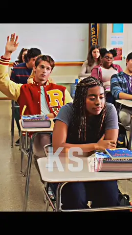 Filme: Moxie | Parte 1 Sinopse: Inspirada por uma nova amiga confiante e pelo passado rebelde de sua mãe, uma adolescente tímida circula textos anônimos convocando o sexismo em sua escola. #filmes #moxie #escola #ks_pipoca #viral 