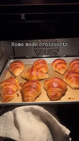 قد جربتوا تسوون الكروسان ؟ #fypシ #fyp #explore #cooking #اكسبلور #croissant #croissants #croissantlover 