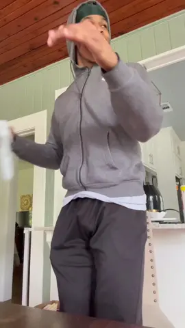 Beyond excited that I get to work with @thetoespacer !! If you know me, you know that I love simplicity and efficiency, and these are just that. With as much training and performing that I put my body through, I tend to neglect showing my feet and toes the love they deserve. @thetoespacer helps realign your foot to its natural shape! Later on in my career I saw that a ton of ankle, knee, hip and plenty more aches and pains can stem with the FEET & TOES alone! So to save yourself the extra recovery time and a buck or two, go and use my code “TRAVION307” at checkout‼️