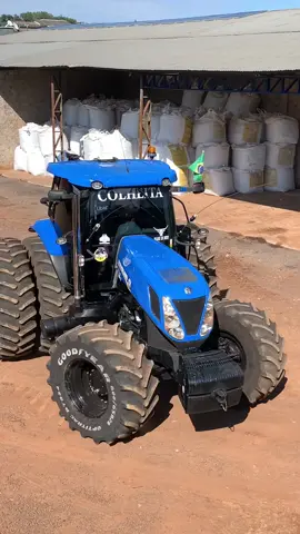 #sextouuuuu #vaiprofy #t7tao #eosguripai #agrobrasil #turmadoagro #agrorotina #agrobrasil10 #trator #newholland 
