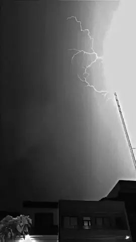 باران بارانە⛈️⚡️#foryou #fyp #nik0__s #shazyar #baran #winter #rain #هەورە_بروسکە #باران #بارین 