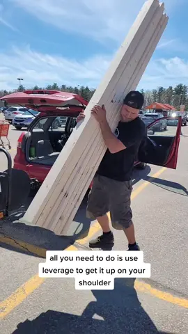 Does anyone else carry lumber like this? #carpentry #carpentrylife #carpentrywork #framer #framingconstruccion #lumber #woodworker #diycarpentry #diytips 
