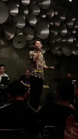 Lời yêu thương tựa như bão tố, chìm vào sâu cơn đau anh vẫy vùng #cover #xuhuong #tinhyeucocontontai #khaidang 