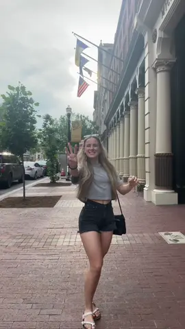 kentucky bourbon trail day 3 #kentucky #bourbontrail #tourguide #travelwithme #roadtrip #bourbon #distilleries #bourbontiktok #vacation #itinerary #travelguide #kentuckybourbon #michtersbourbon #larceny #oldforester #evanwilliams #louisville #citylife 
