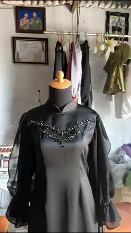 Dress By: fahrunishah 🖤 . . . . . . #payetmutiara #dres #payetan #drespayet #payet #bridesmaiddresses #bridesmaidproposal #hitam #fyp 