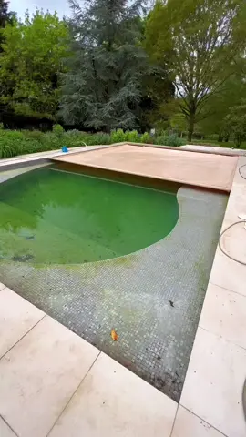 Opening @Stacey solomon’s pool for summer!! @b4nners helped aswell 😏#thep00lguy #hollayaboy #satisfying #oddlysatisfying #