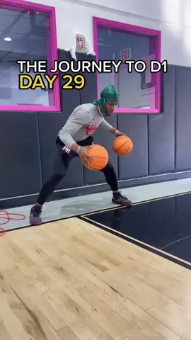 Lmao second clip looks sped up I’m fast af #athlete #basketball #hoops #college  