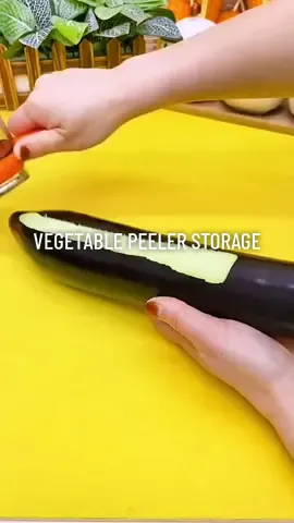 Collect the veggie skin without hurting your hands when peeling. #peelingknifestorage #paringknife #storagepeeler #vegetablepeeler #tiktokshop #tiktokshopbudol #fyp #foryoupage 