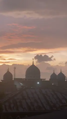 Masjid Al-Muttaqin Simpang Balik, Bener Meriah. Aceh @Kapten Daoed @kamenglandok87  #masjid #aceh #senja #magrib #langitaesthetic #MentahanPemandangan #EstetikVideo #VideoEstetik #VideoVibesEstetik 