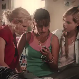 Cutest trio <3 #foryou#nostalgia#xyzbca#mysticislands#mako#h2ojustaddwater#rikkiemmacleo#fyp#pheobetonkin#claireholt#caribaheine#mermaids#coconutgirl#pinterest 