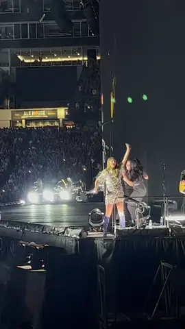 TAYLOR I LOVE YOU @Taylor Swift @Taylor Nation #erastour #gillettestadium #antihero #taylorswift 