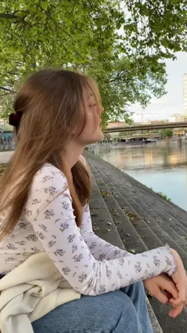 Imagine how pretty it would be if the kanal wasnt green 😻