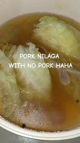 happy sunday! 🥰 iluto na natin yung mga tira-tira bago masira 🙈😭  #repolyo #sabaw #knorr #nilaga #cabbagerecipe #soup 