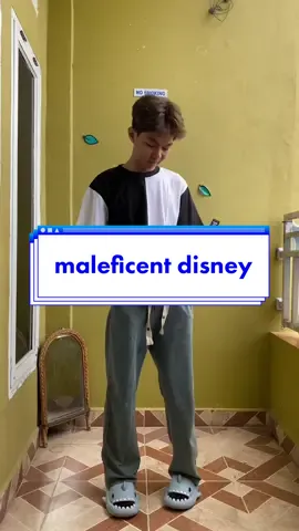 lu pernah ga make baju begini?😆 #fashion #OOTD #awkalil🦁 #outfit #style #unik #unique #tshirt #bajuunik #uniquetshirt  #unboxing #fashiontiktok #TikTokShop #maleficent 