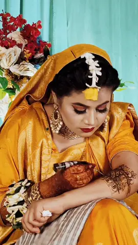 বউ যখন মেহেদী আটিস হয় 😍 #weddingtiktok #moment #foryoupage #holudnight #holudbride 