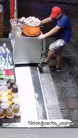 Bukan haya dagangan yg pecah, hati pun 🥺 #idejualan #idebisnis #ideusaha #ceritausaha #idebisniskreatif #usahasampingan #inpirasiusaha #usahakecilsukses #idekreatif #ideusahaanakmuda #streetfood #kawandapur #pejuangduit #peluangusahaterbaru #fyp #viral #jajanansd #jajanankekinian #tranding #trending #jajanhits 