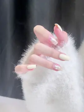 Nail Trắng cho cô nàng tiểu thư sang chảnh 🌻 #nail #nailxinh #sonmongtay #naildesigns #xh #douyin 