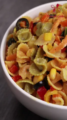 سلطة المعكرونة بالخضار، طيبة وخفيفة، سهلة وسريعة وقت التحضير : 15دقيقه الكميه تكفي : 4اشخاص 4كوب باستا حلزوني ملون 1م ك ملح 2كوب فلفل حلو ملون شرائح 1كوب زيتون اسود شرائح 1 كوب ذره نصف كوب جزر مبروش  لتحضير الدريسنج: 2م ك زيت زيتون 2م ك خل ابيض 2م ك ماسترد 1م ك اوريغانو ربع م ص ملح ربع م ص فلفل اسود طريقة التحضير: 1-في طنجره على نار قويه بماء مغمور نضيف الملح ثم نضيف الباستا ونسلقها لمدة 8د ثم نصفيها ونغسلها جيدآ 2-في وعاء نضيف الباستا ثم نضيف الفلفل الملون الزيتون الذره والجزر 3-في طبق نضيف مكونات الدريسنج وندمجهم سويآ 4-نضيف الدريسنج الى السلطه ونقلب جيدآ وتسكب في طبق التقديم وتقدم مباشرة.