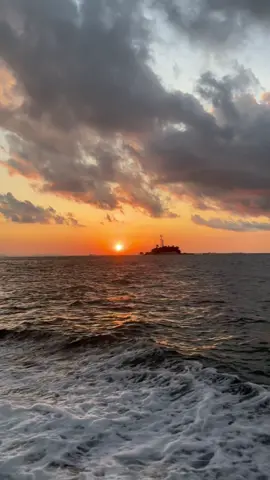 #sunsetvibes #Senja #laut #sunsetsorehari #StorySunsetEstetik #VideoSenjaEstetik #BeachCinematic #batam #tanjungbalaikarimun 