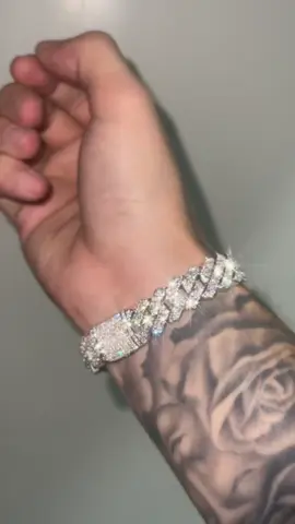 14mm. ⛓️ Cuban Link Chain Bracelet White gold & Natural Diamond EF VS-VVS ⛓️‼️💯🔥💎🥶❄️💦✨ #icebox168 #icedout #icedoutjewelry #icedoutcuban #cuban #cubanlinkchain #bracelet #cubanbracelet 