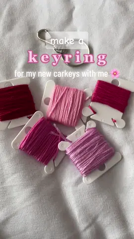 sorry ive been inactive. but im back now !! #obx #outerbanks #threadbracelet #bracelet #keyring 