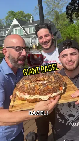 Giant Seafood Bagel with @JohnnyDrinks 🥯🐟 #smokedsalmon #bagel #breakfast #creamcheese #seafood 