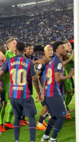 Let the party continue 🥳 #fcbarcelona #barçaontiktok #barça #deportesentiktok #tiktokfootballacademy #football #football #champions 