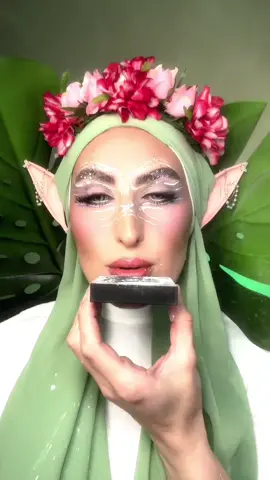 Your fairy at your service 🧚‍♀️💚 #makeup #fairy #fairymakeup #fairycore #fairytok #fairycosplay #makeuptransformation #makeuptransition #transition #powdertransition #مكياج #مكياج_سينمائي #فيري #فيري_تيل #جنية🧚🏻‍♀️ #ميكب_ارتست #ميكب_تتوريال #ميكاب_ارتست #اكسبلور #beauty #pixiedust 