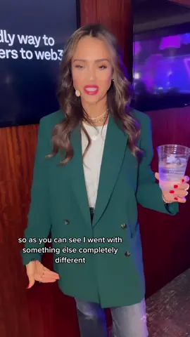 plot twist - I didnt wear the blue 💙 or pink 💗 outfit 😂. #green 💚 was calling my name! but the blue and pink will get their moment - stay tuned #outfitinspo #veecon 