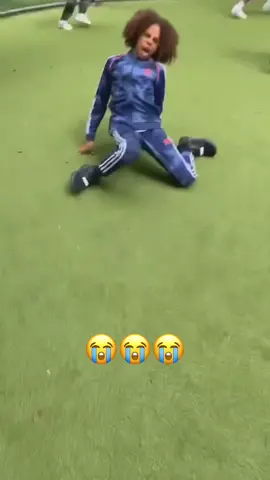 The scream just made everything worse 😅 (via abdra_750/IG) #Soccer #fail 