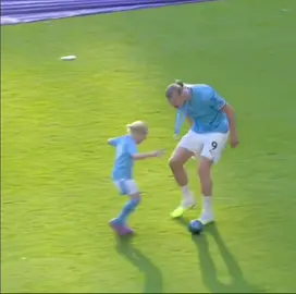 Haaland with KDB's kid so cute 🥹🩵 | #manchestercity #mancity #footballtiktok #football #footballedit #foryou #fyp #foryoupage #haaland #erlinghaaland #PremierLeague #pl #eh9 