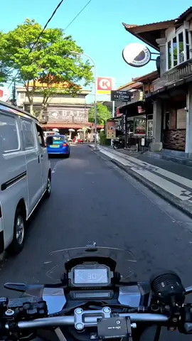 Jalan Legian Kuta Bali di Pagi Hari.  #legian #kuta #bali #indonesia #explorebali #exploreindonesia #trip #travel #motovlog #ride 