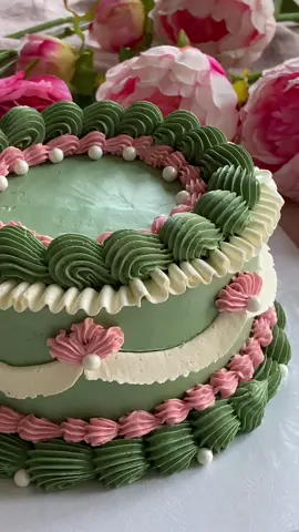 pretty colour scheme 🍡🌷🤍 #vintagecake #cakedecorating 