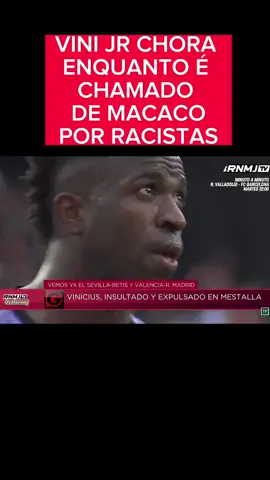 Vini Jr é só um garoto brasileiro, correndo atrás do seu sonho, morando em um país diferente, fazendo o que sabe fazer, com o talento que Deus lhe deu.  Ninguém gostaria de estar falando sobre isso, não é racional que em pleno 2023 ainda existam pessoas que se acham superiores por causa de cor de pele. Racismo é crime e, mais do que combatido, tem que ser punido severamente!