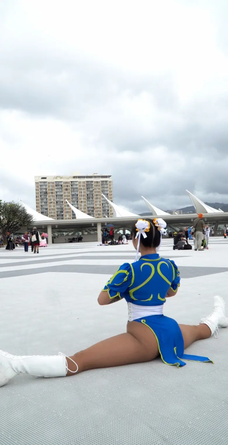 When you’re ninja in the gym and you’re HER in the con — anime convention fitness girls are body positive! Strong gains give strong protein shakes! Anabolic happy life. Chun Li cosplay