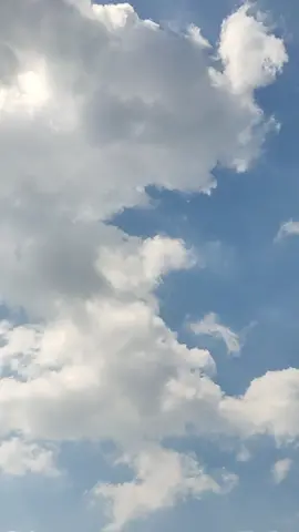 22.05.2023| 13:29 How can man live by ignoring such a beautiful sky? #noedit #nofilter #nofilterneeded #blue #originalvideo #realvideo #realsky #videography #sky #sunnyday #bluesky #nofiltersky #original #frombalcony #fyp #viral 