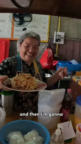 $1.15 Papaya salad in Chiang Mai, Thailand 🇹🇭 #travel #thailand #chiangmai #traveltiktok #papaya #salad #thaifood #farang #travellife #thailandtiktok 