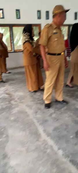 Persiapan kegiatan apel pagi rutin kita laksanakan tiap hari senin bulan berjalan. Hari ini senin 22 mei 2023 apel terpaksa kita laksanakan didalam aula pertemuan karena turun hujan. #PNSINDONESIA  #asntongauna 