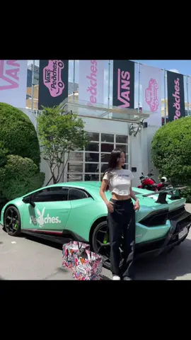 Peaches. x Vans Collection💕 #peaches #vans #피치스도원 #피치스 #반스 #driftgirl #피치스레이싱 #drift #드리프트 #car #carlife #mobile #lamborghini #lamborghinihuracan #람보르기니 #람보르기니우라칸 #supercar #sportscar #슈퍼카 