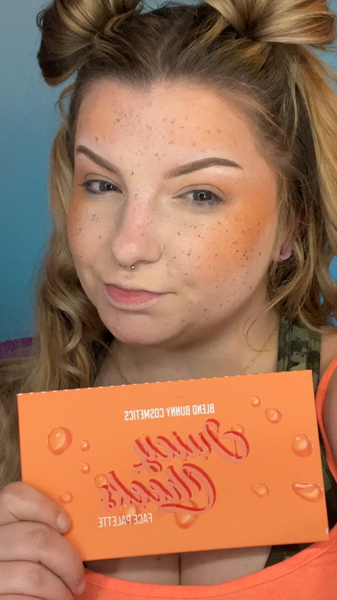 I am in love with this orage blush moment #coloredblush #orangeblush #blendbunnycosmetics #annasartistry_ #makeup 